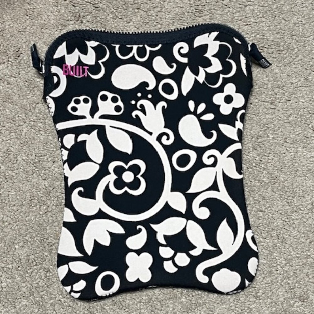 Built Neoprene 10" Netbook Laptop Sleeve, French Bull Vine Black White 8.5"x11.5